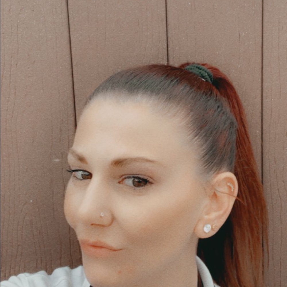 Meet your Posher, Danielle